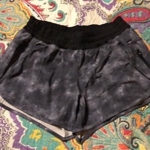 Tracker 5 lulu workout shorts