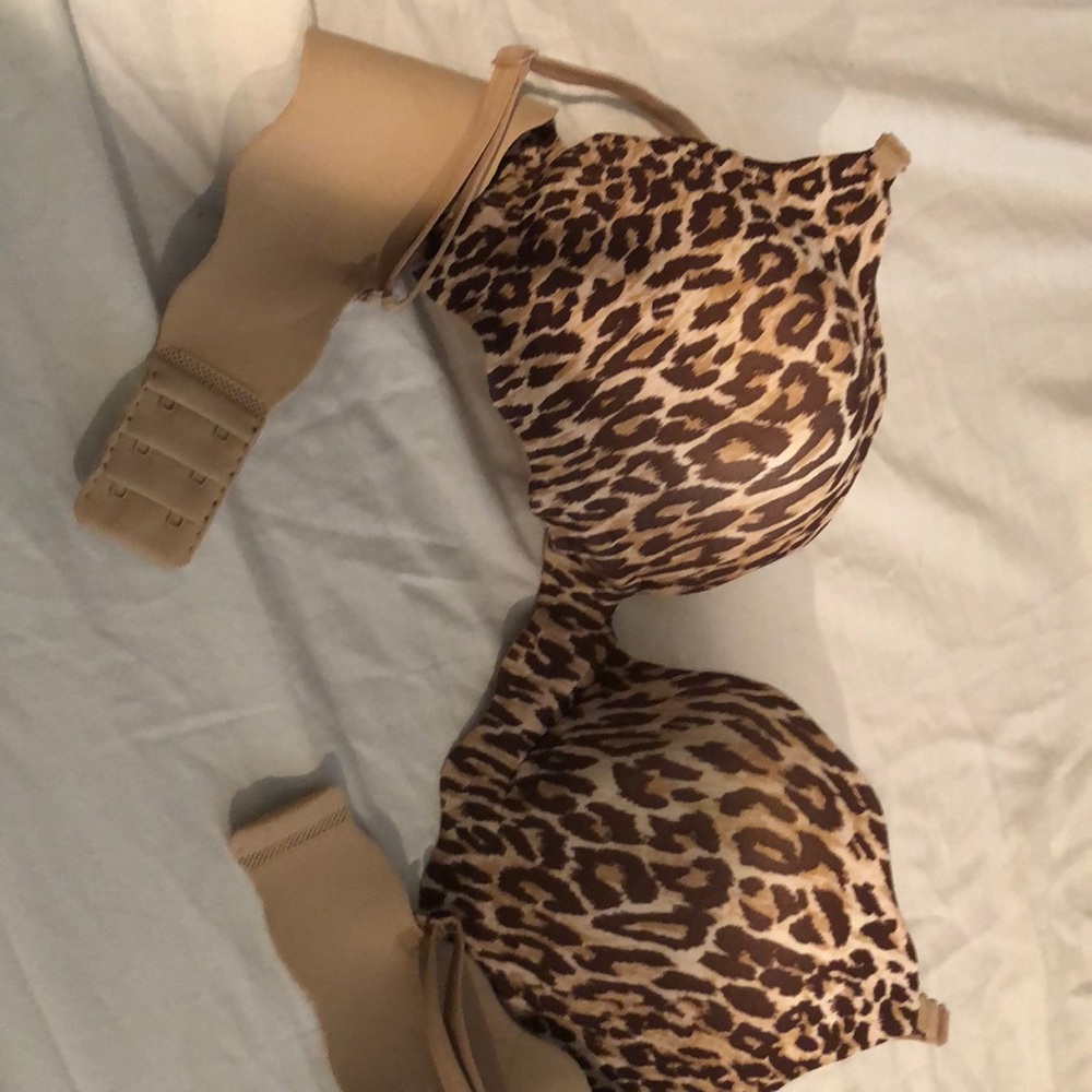 VIctoria Secret. Very Sexy Reversible bra. 38C