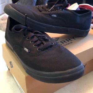 Vans black on black low-pro shoes