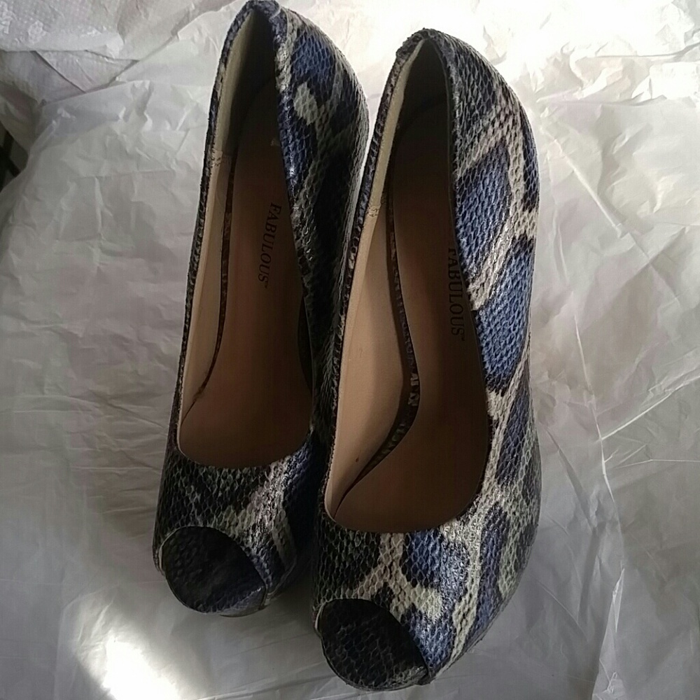 Shoes - Picture 2 of 8