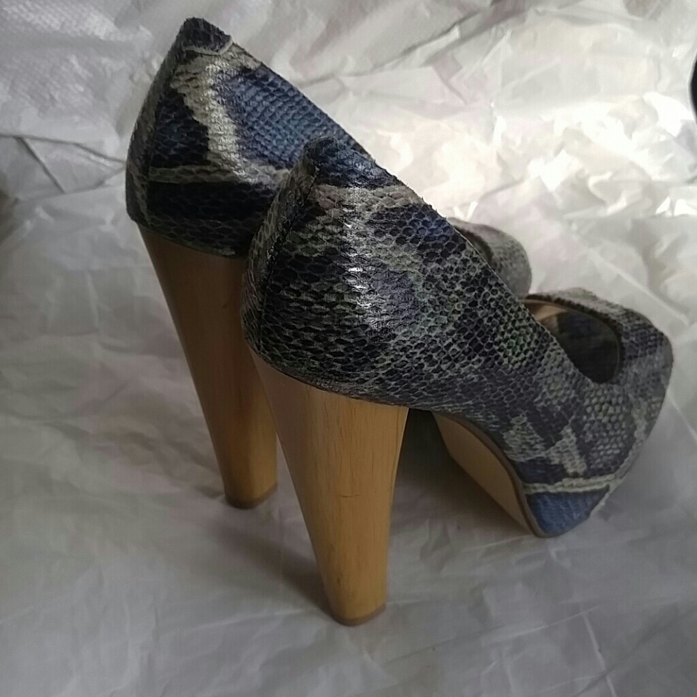 Shoes - Picture 3 of 8
