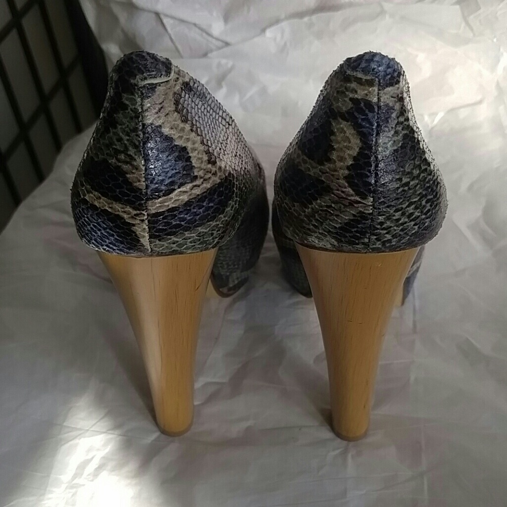 Shoes - Picture 4 of 8