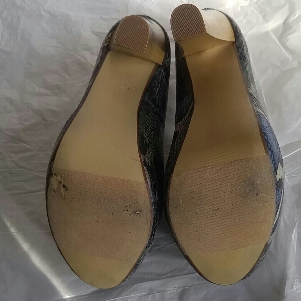 Shoes - Picture 5 of 8