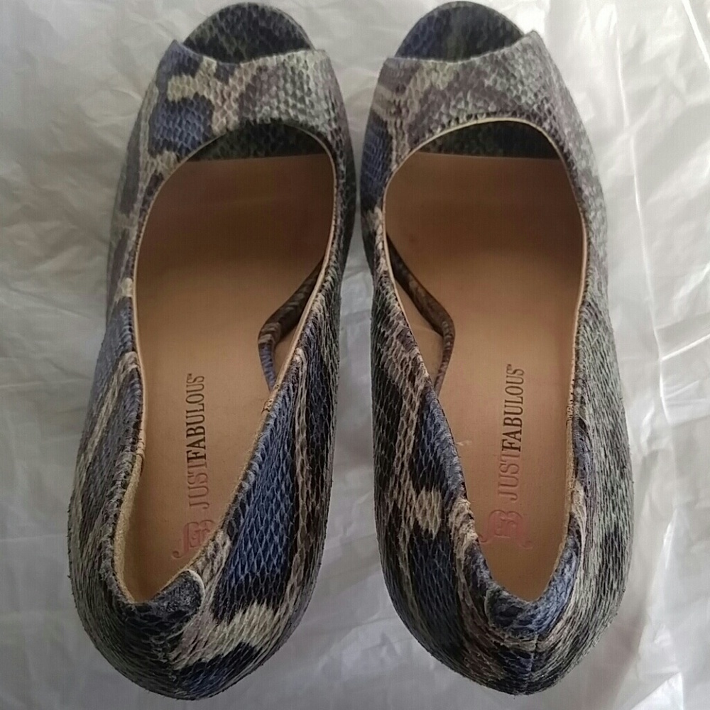Shoes - Picture 7 of 8