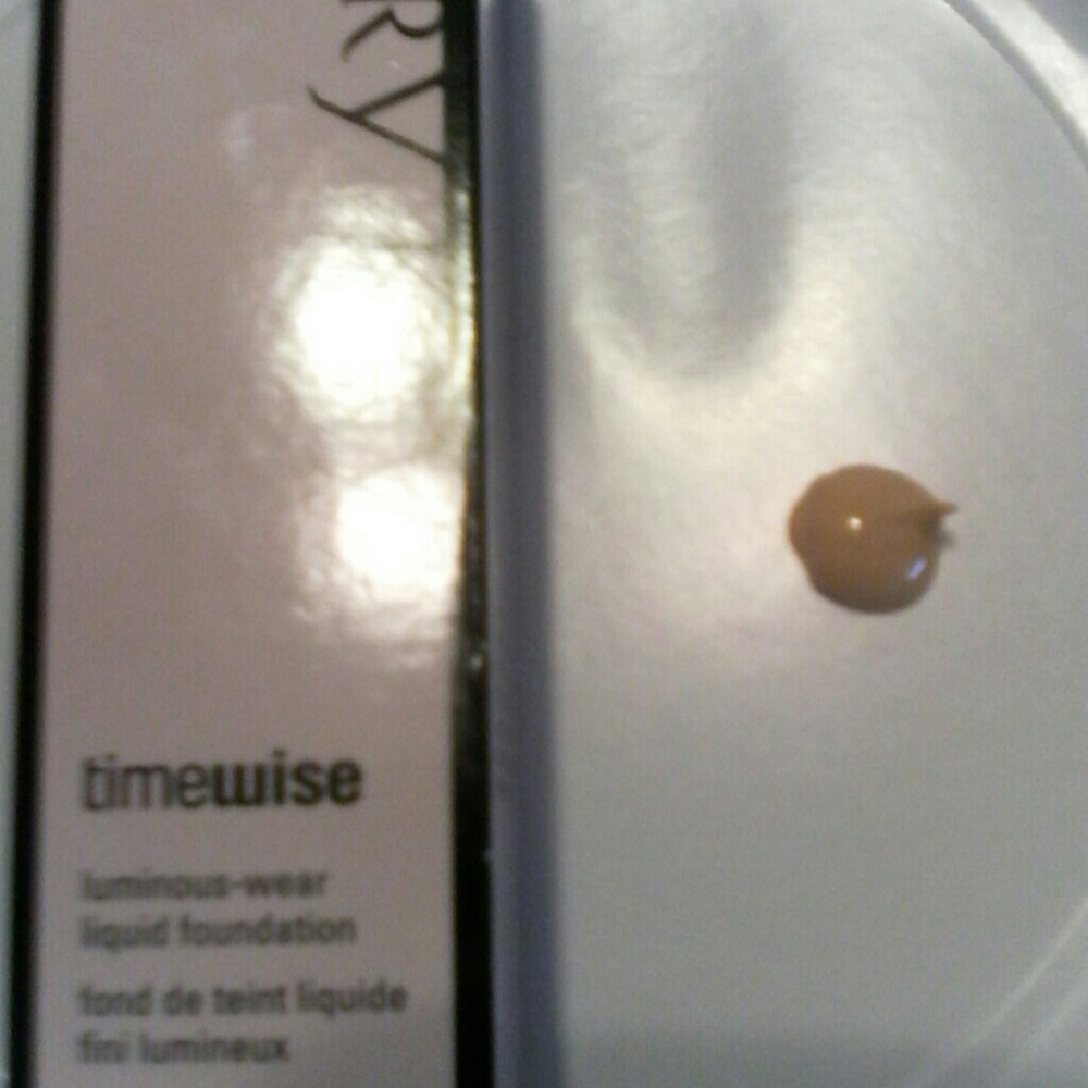 Mary Kay luminous-wear liquid foundation