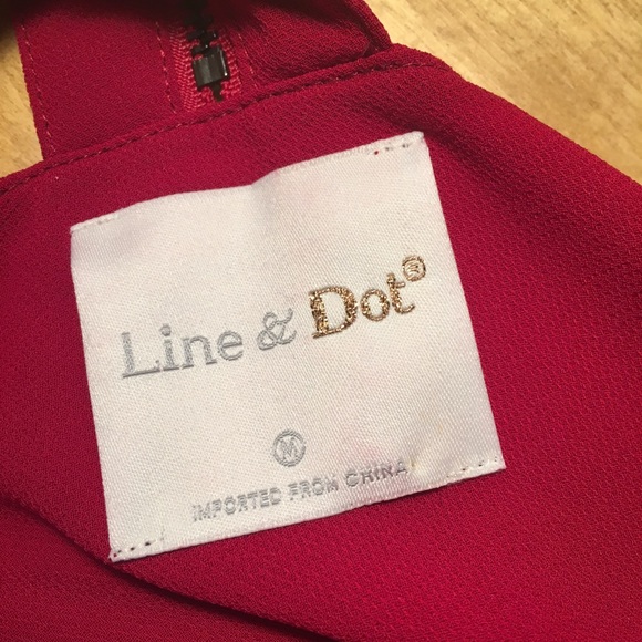 LINE & DOT Sleeveless Top - Picture 3 of 7