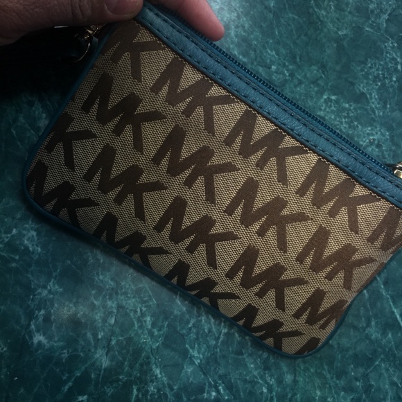 Michael Kors Wristlet - Picture 2 of 7