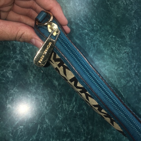 Michael Kors Wristlet - Picture 4 of 7
