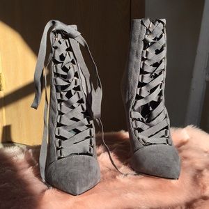 Stilleto boot Gray Ribbon lace heel.