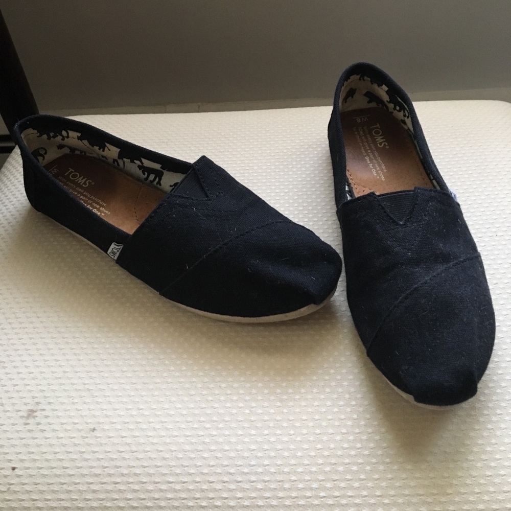 Toms Black Slip-on flats / sneakers - Size 8