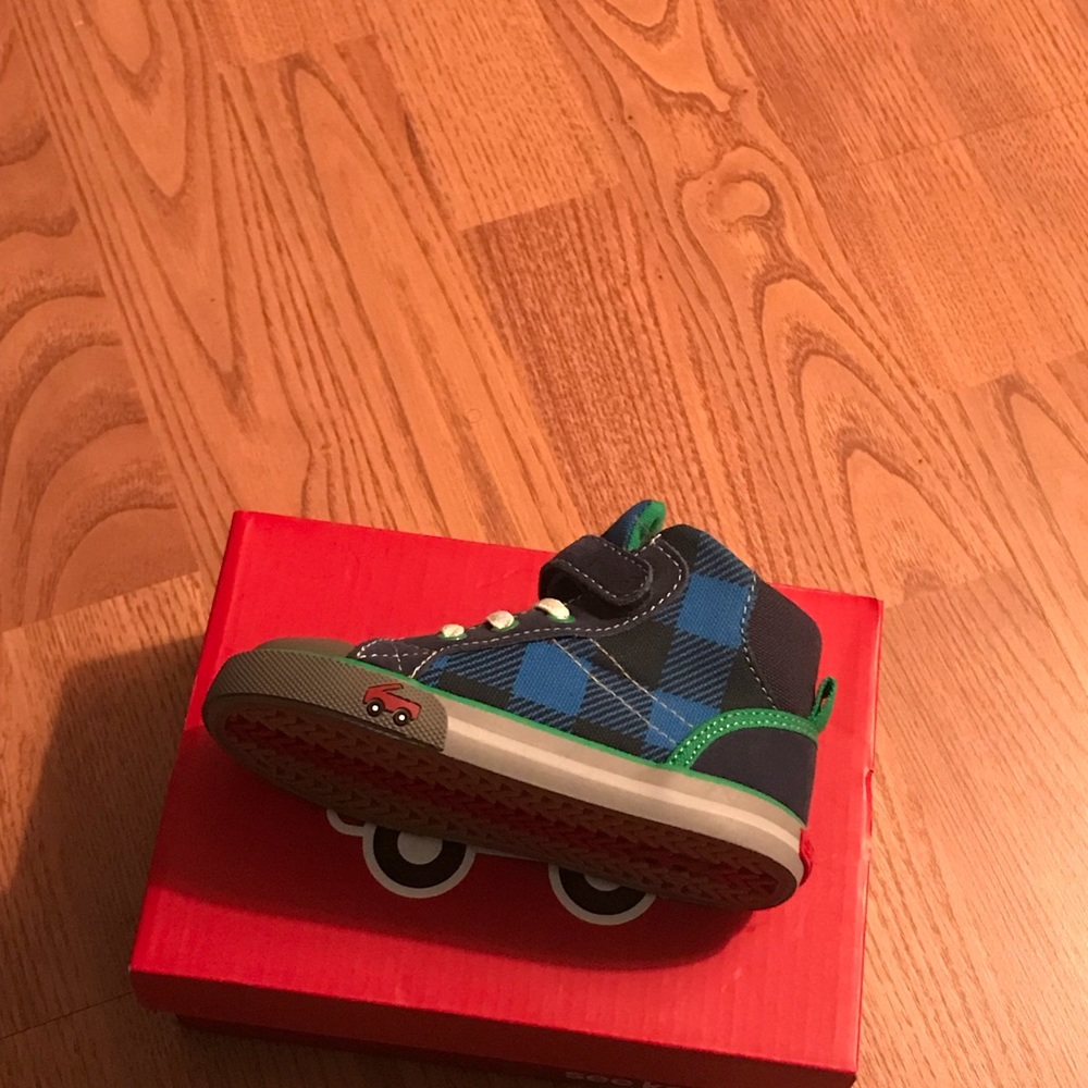 Kids sneakers