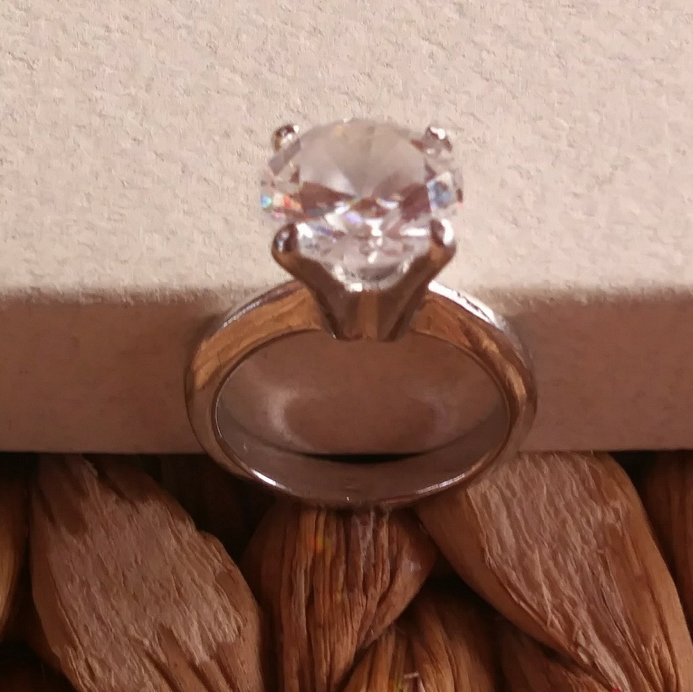 White Gold CZ Ring 18 kGE