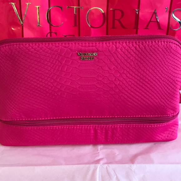 Victoria's Secret Handbags - 💕🎁🎄VS MAKEUP CASE.. PINK PYTHON ..XL..