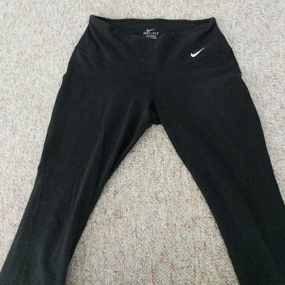 Nike dri fit capris