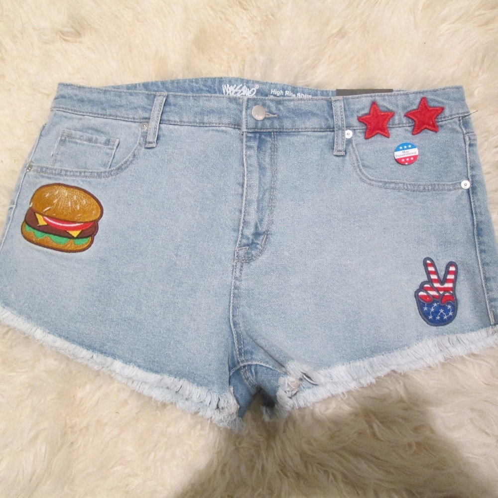NWT RETRO Denim Blue Jean Cut-off Shorts with Patches Peace Sign, 76 & a Burger