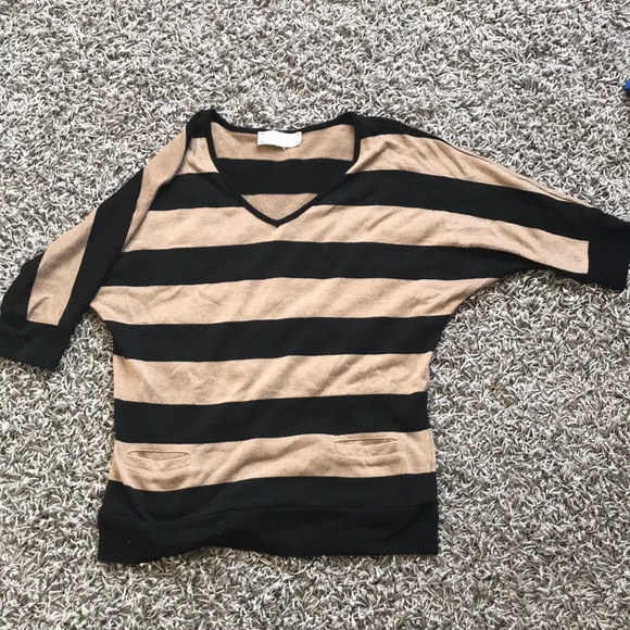 Striped Francesca’s 3/4 sleeved sweater - Picture 1 of 1