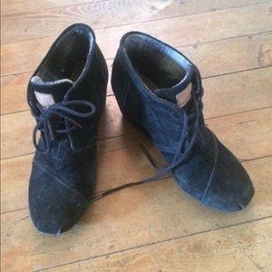 Tom’s Suede Desert Wedges