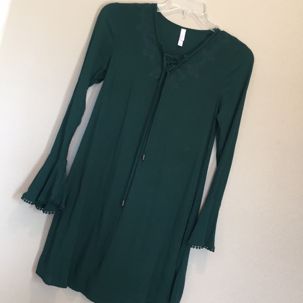 Green long sleeved dress