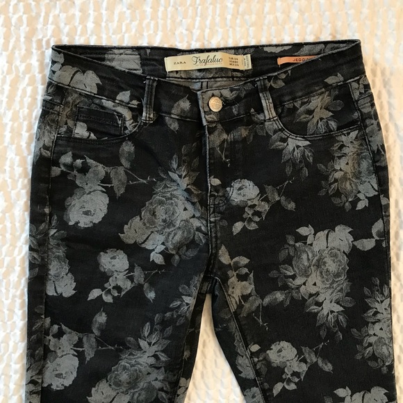 ⭐️Sold⭐️Woman’s Zara Trafaluc Flower Print Jeggjng - Picture 3 of 5
