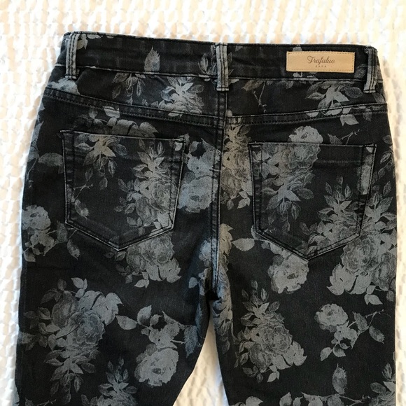 ⭐️Sold⭐️Woman’s Zara Trafaluc Flower Print Jeggjng - Picture 4 of 5