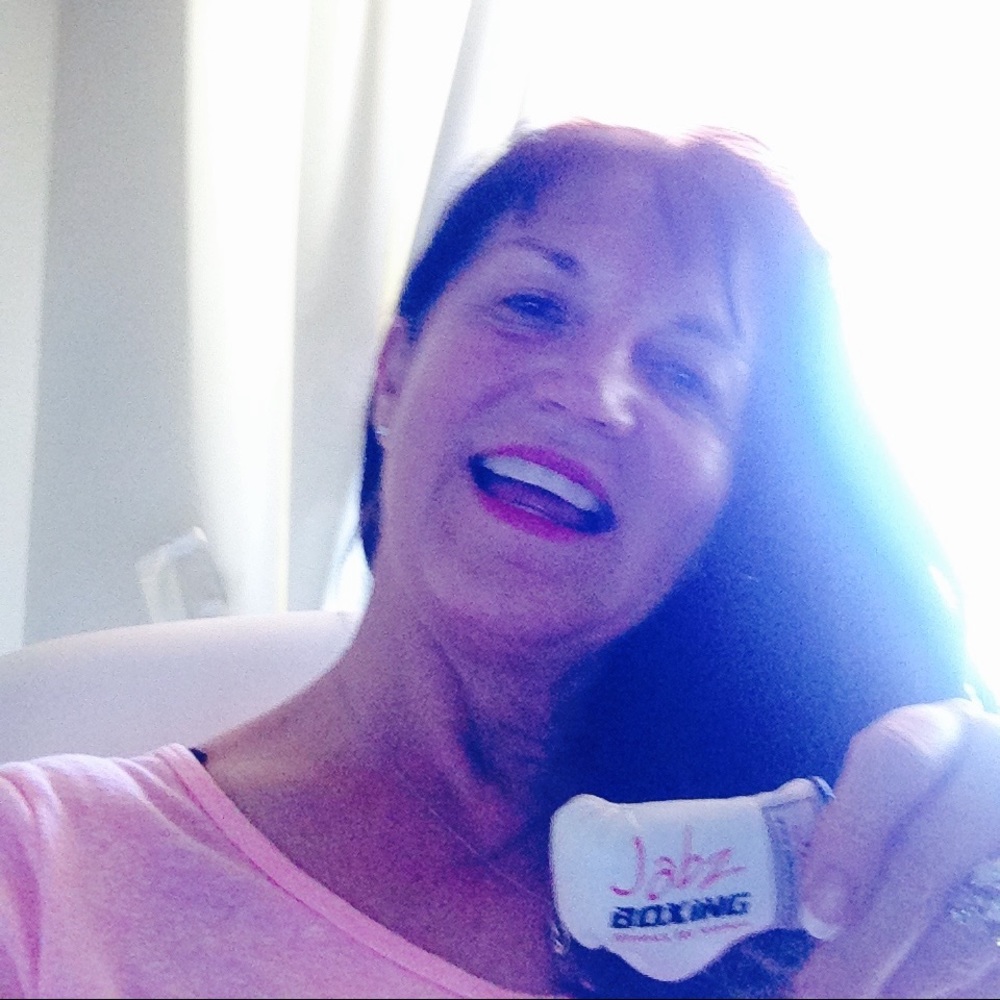 Meet your Posher, Lora