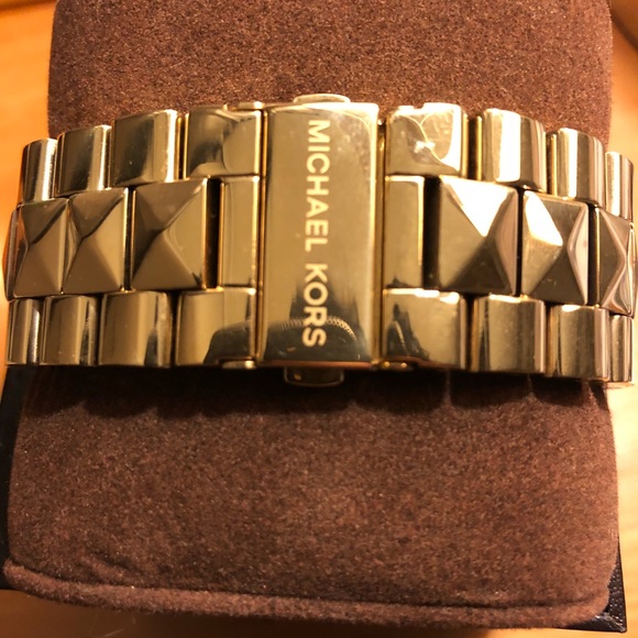 Michael Kors Women New Michael Kors Gold tone watch