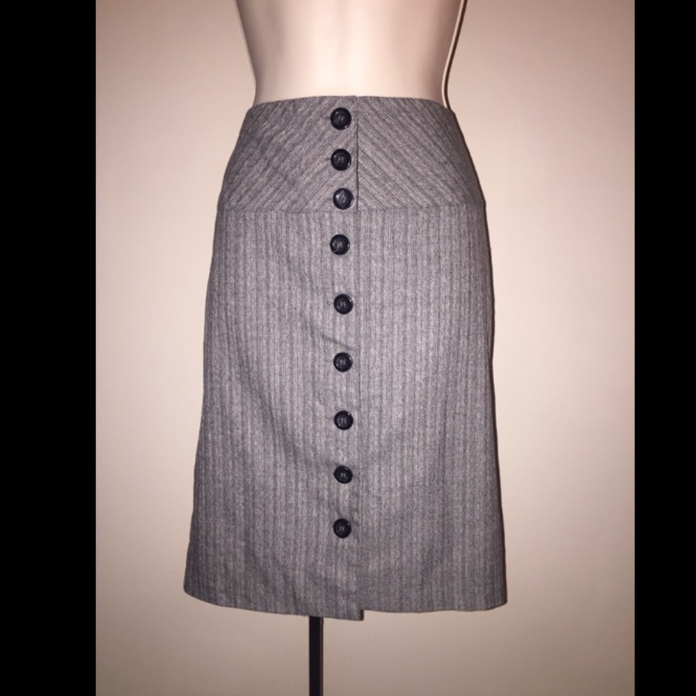Gray Button closed business skirt