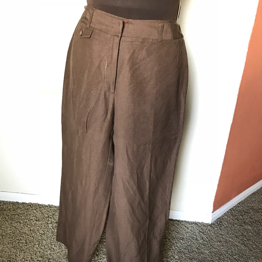 Wide leg linen pants .