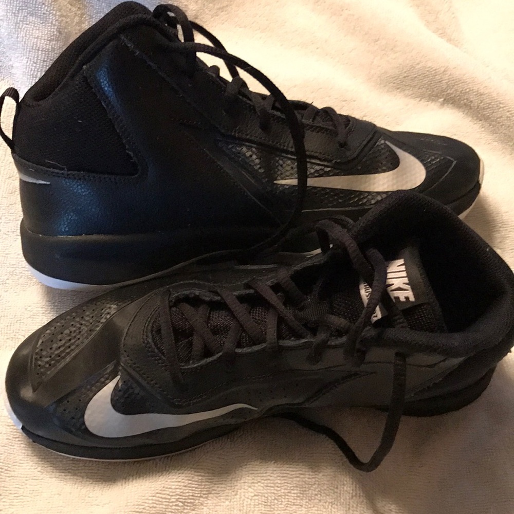 Boys Nike Basketball Sneakers, Size 7Y
