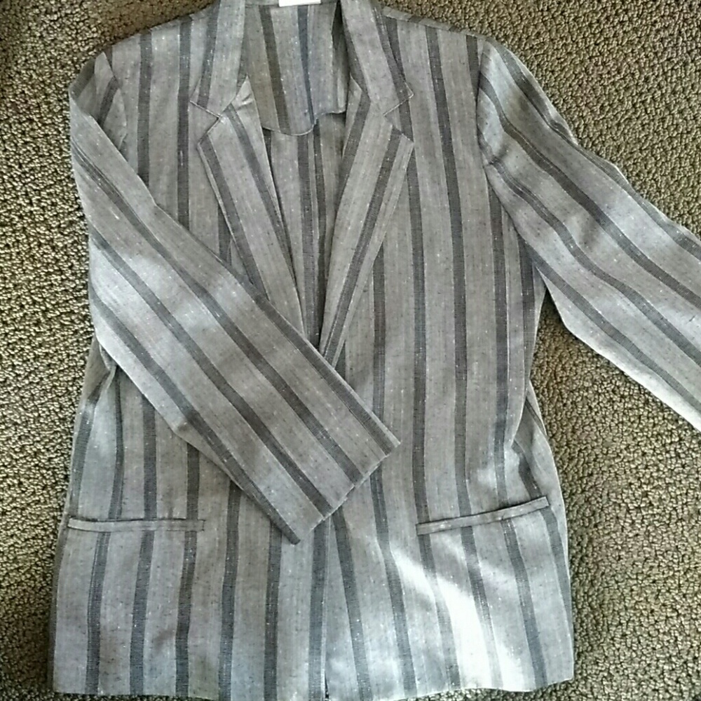 💖 $7 OFF TODAY SKIRT SUIT LIKE NEW Excellent