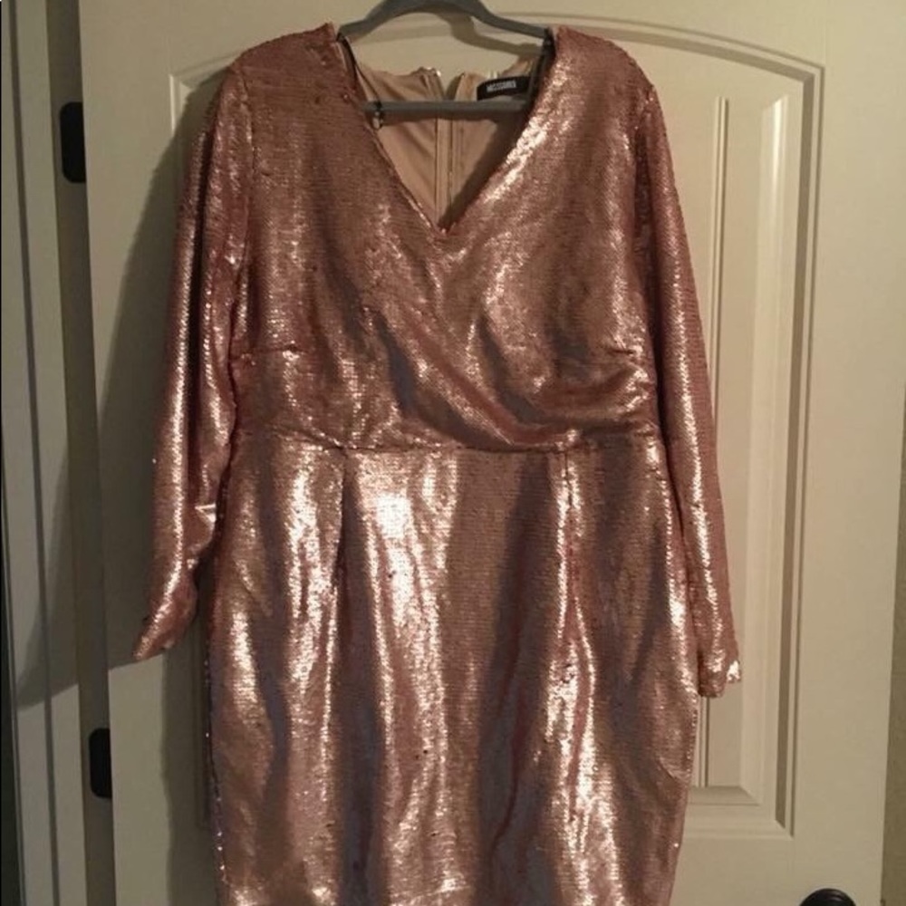 ➡️➡️sold ⬅️⬅️Misguided all over sequin dress 18