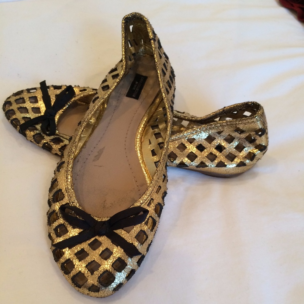 Adorable Zara Colleciton Gold/Black flats