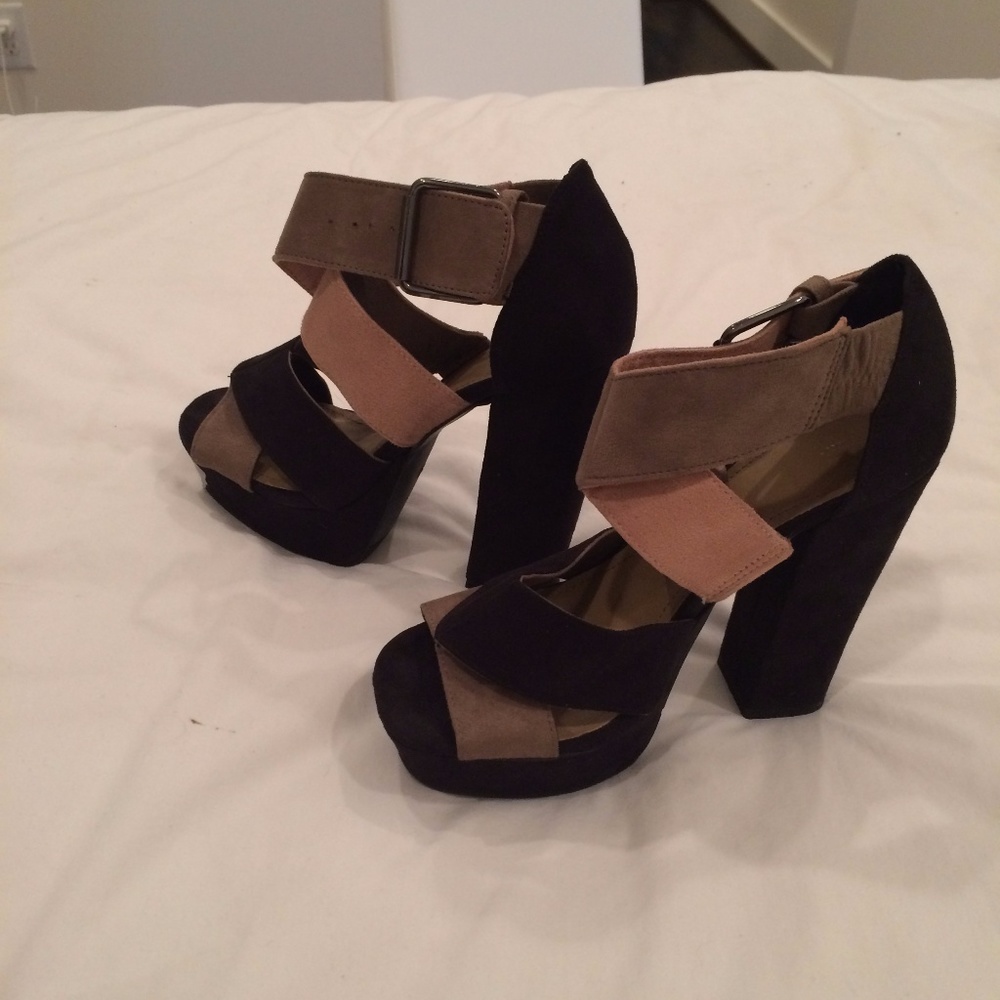 Black/taupe/Peach block heels