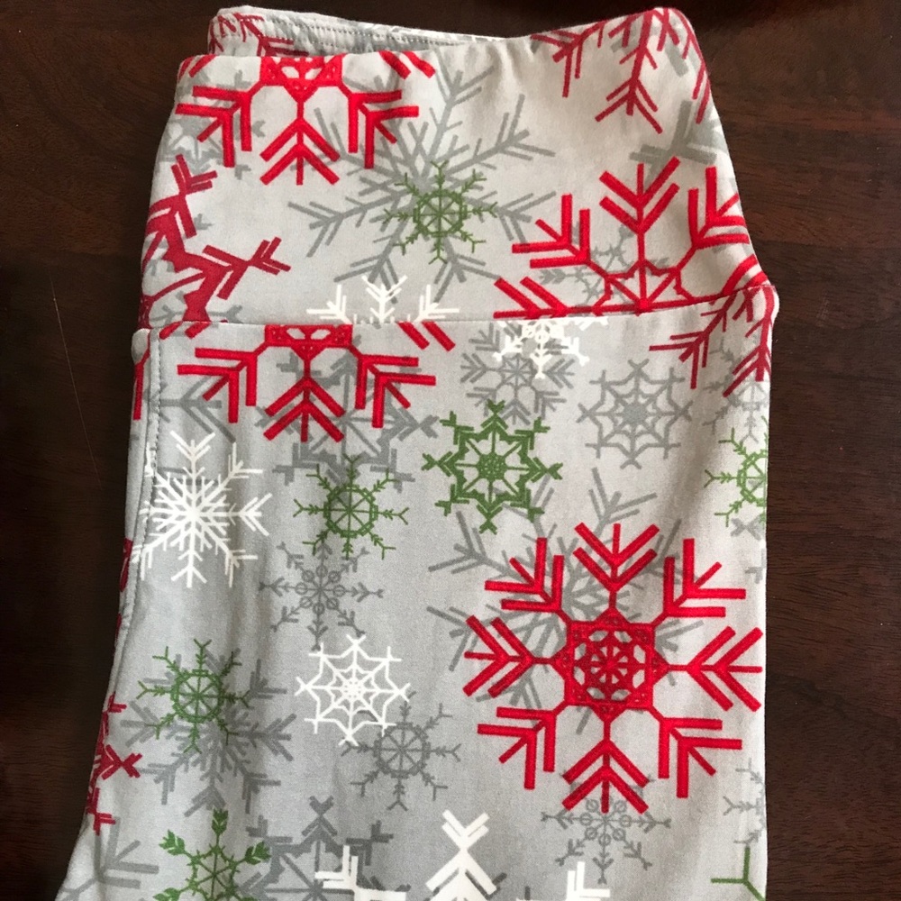 Lularoe OS SNOWFLAKES leggings! UNICORN!!
