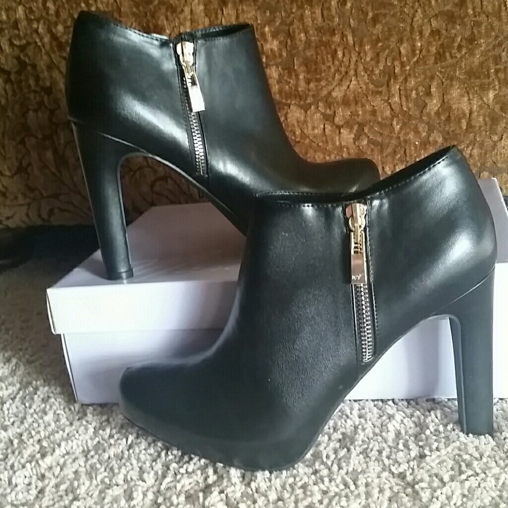 Heeled ankle booties