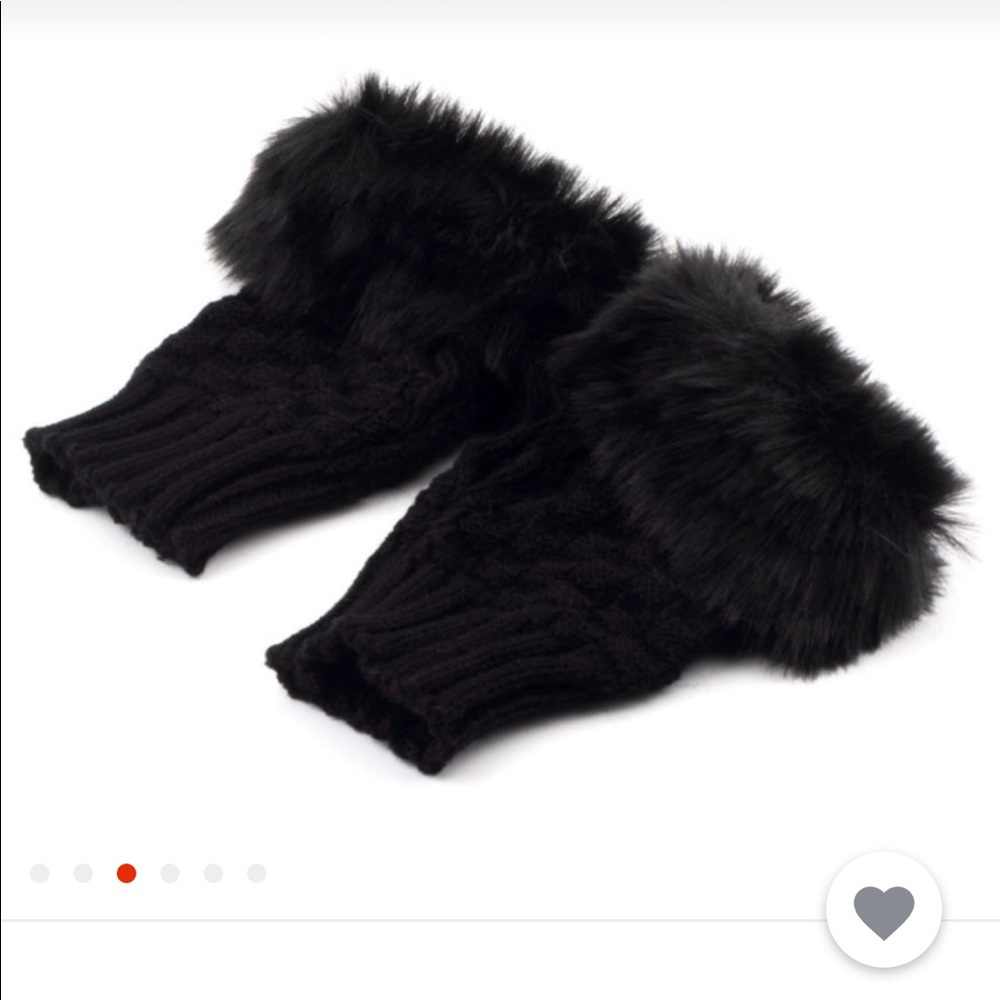 Faux rabbit fur mittens❤️ - Picture 4 of 4