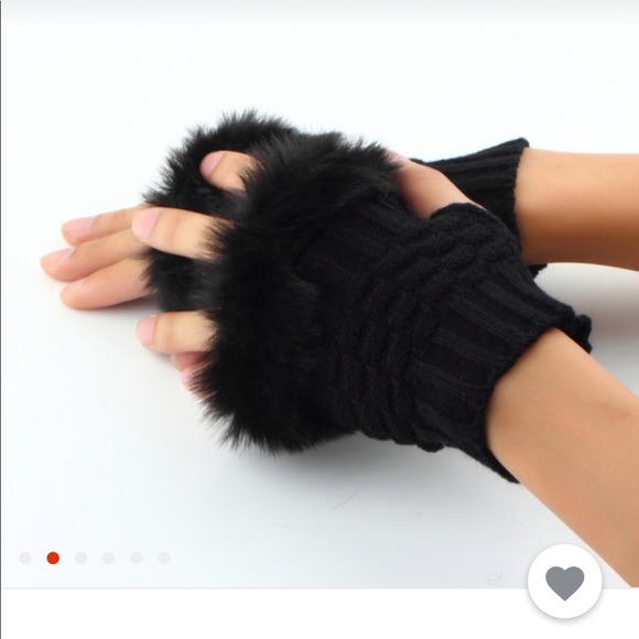 Faux rabbit fur mittens❤️ - Picture 3 of 4