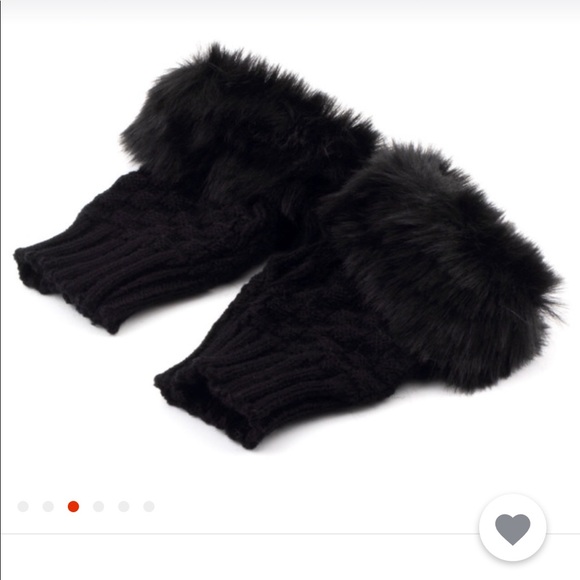 Faux rabbit fur mittens❤️ - Picture 4 of 4