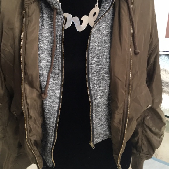 NWT Bomber Olive Green Jacket with Hoodie - Picture 4 of 7