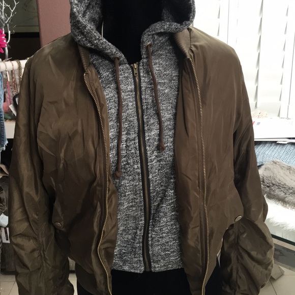 NWT Bomber Olive Green Jacket with Hoodie - Picture 5 of 7