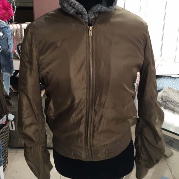 NWT Bomber Olive Green Jacket with Hoodie - Picture 6 of 7