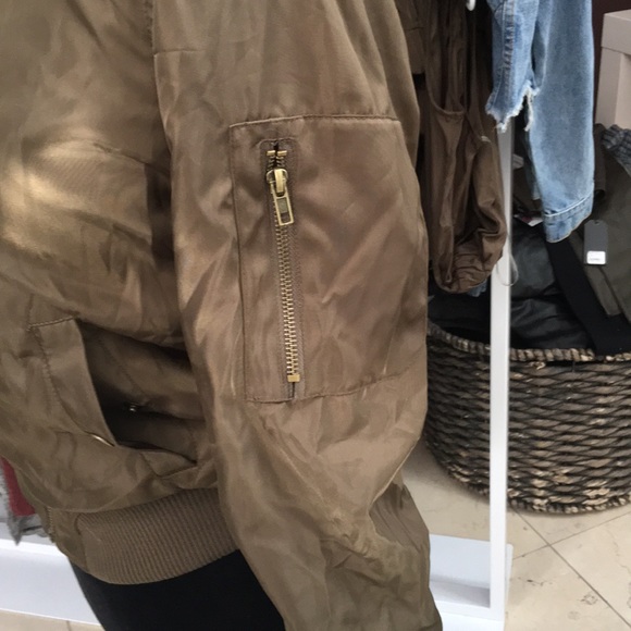 NWT Bomber Olive Green Jacket with Hoodie - Picture 7 of 7