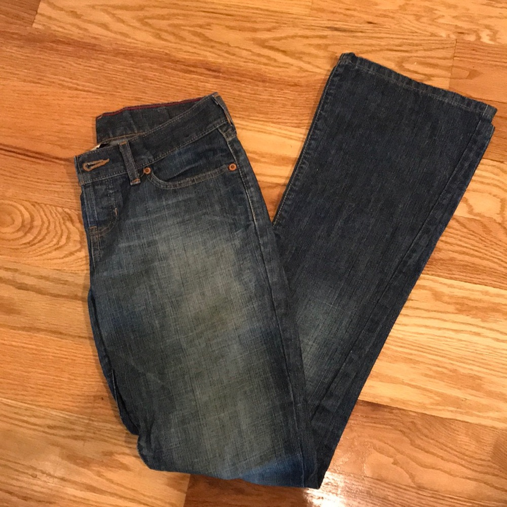 Women's  Abercrombie  distressed jeans.