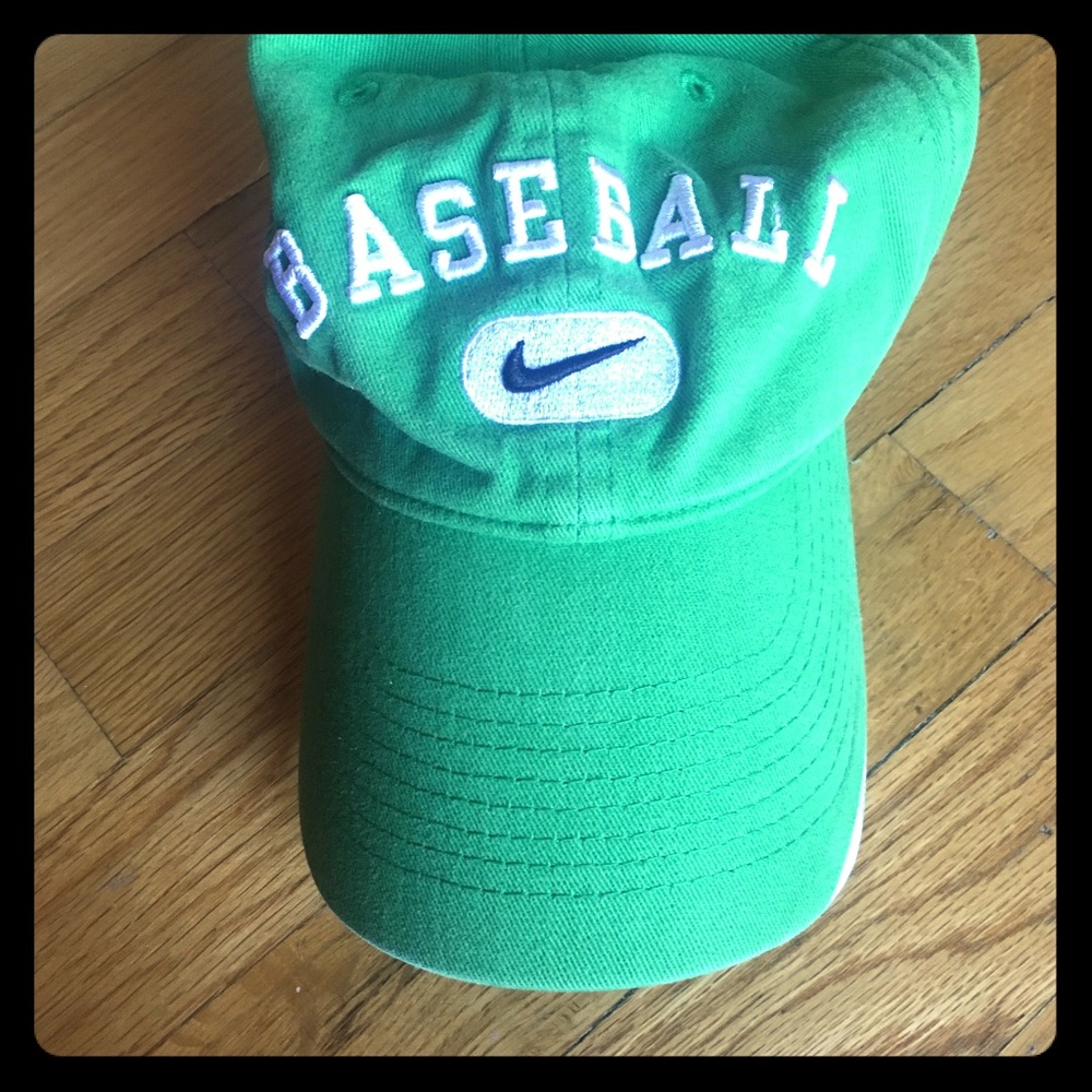 NIKE grass green women’s baseball hat