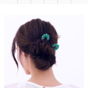 Jen Atkin Chloe and Isabel turquoise fan pin