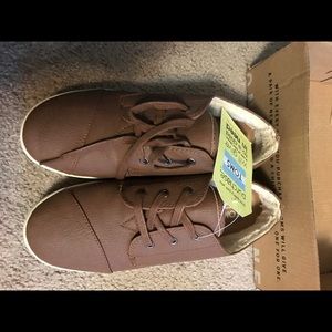 NWT Toms Sneaker Shoe