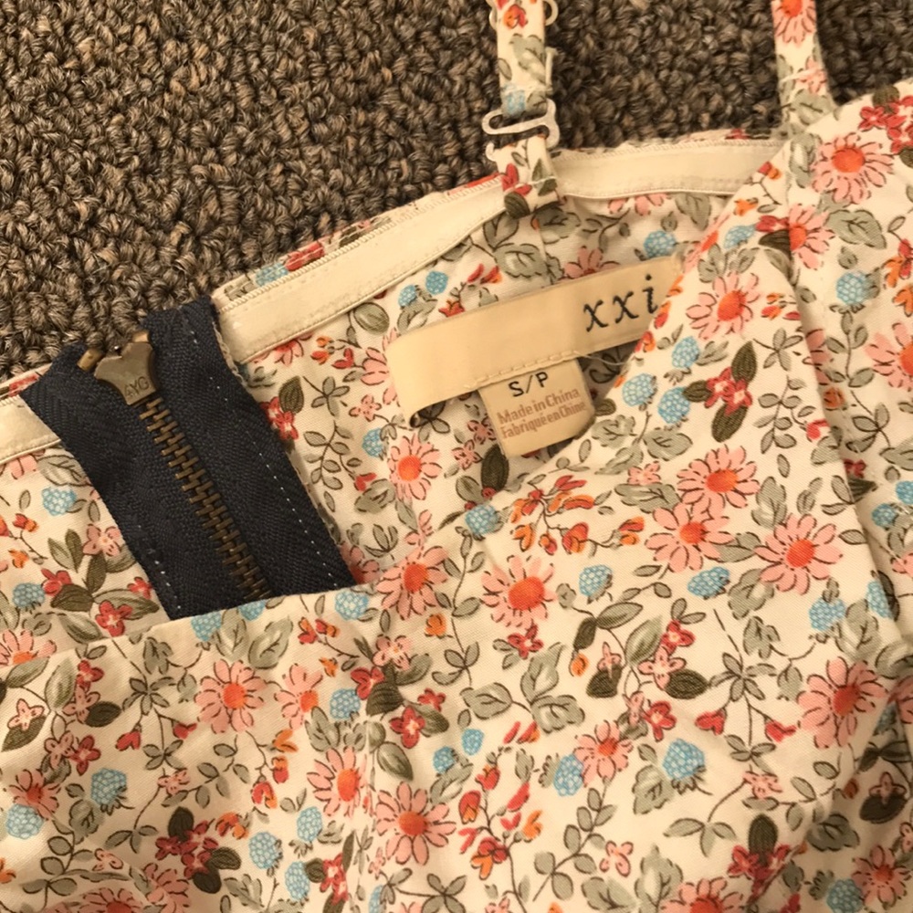 Dress - Picture 4 of 4