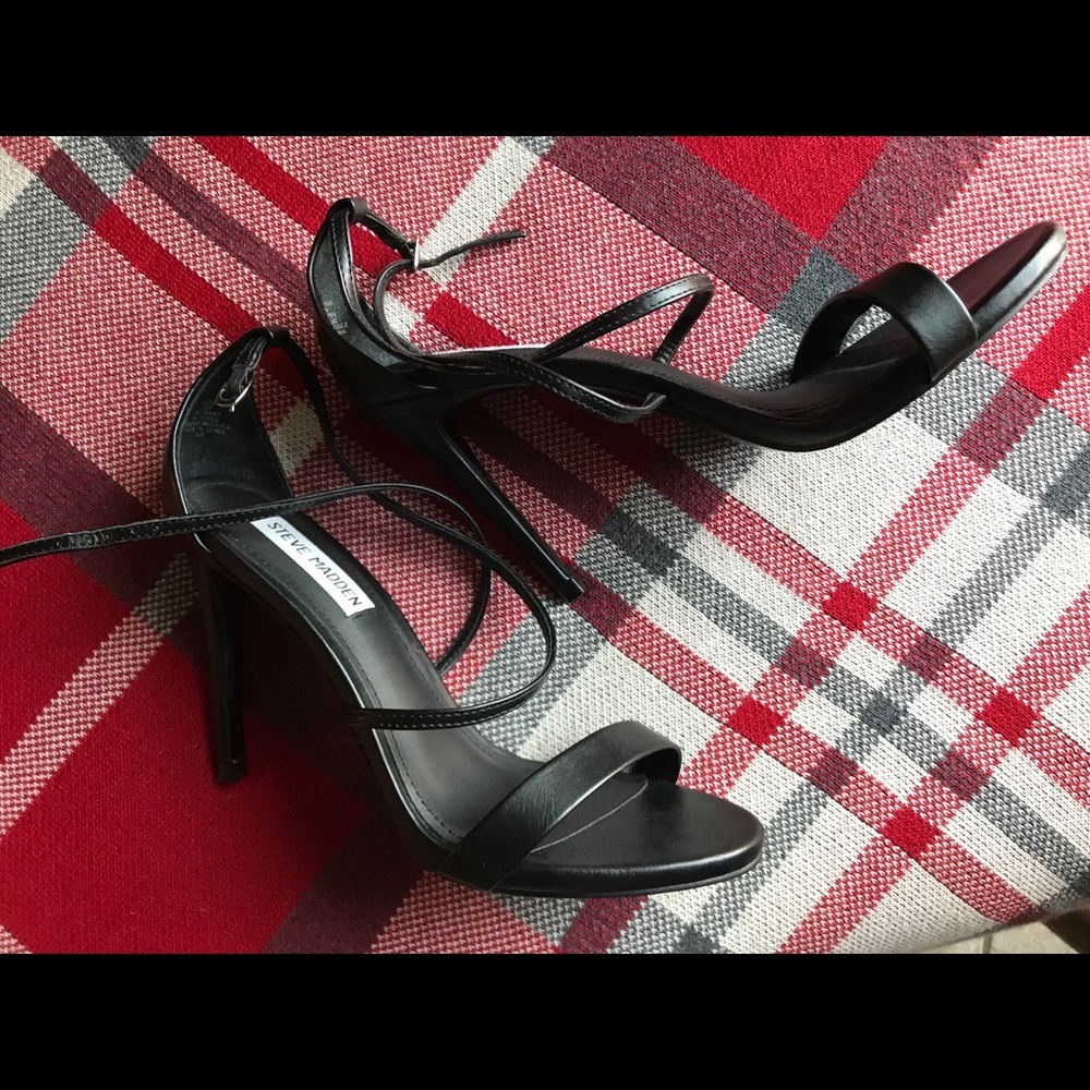 Black Steve Madden heels NWOB