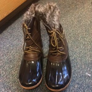 Brown Duck Boots w Fur