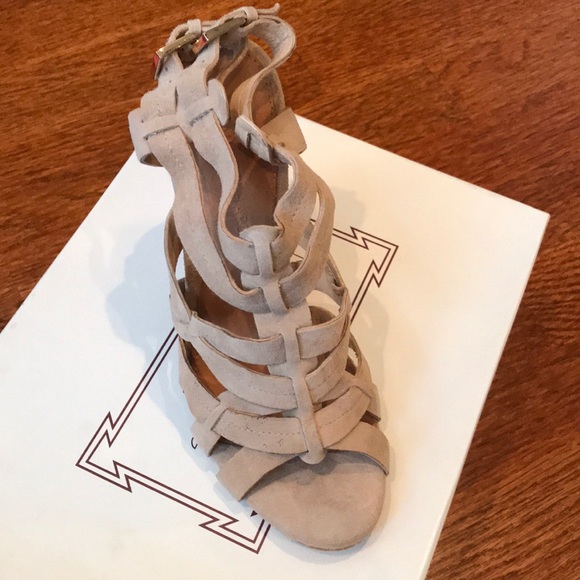 Madison Harding Wedges - Picture 2 of 4